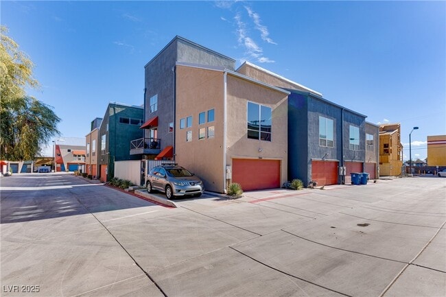 Building Photo - 254 Tower St