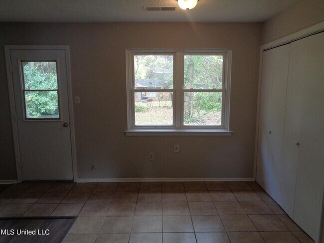 Building Photo - 5163 Haynes Dr