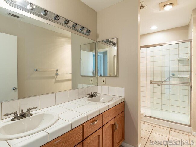 Building Photo - 8152 Zealand Way
