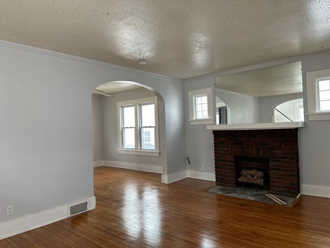 Building Photo - YOU WILL LOVE THIS HOME . CALL NOW FOR APPOINTMENT !!!