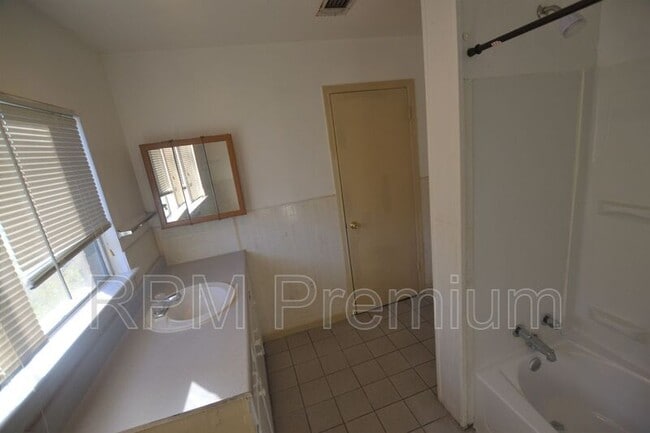 Building Photo - 12369 Palmyra Dr