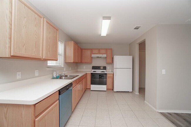 Building Photo - 8920 King Ranch Dr