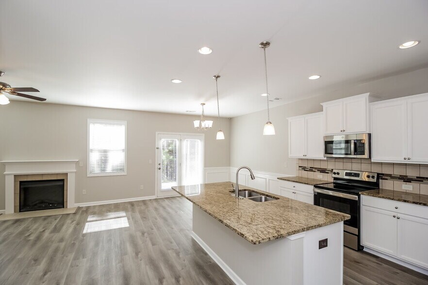 Building Photo - 538 Jadetree Ln