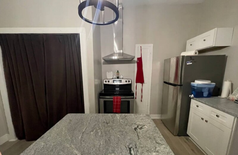 Building Photo - 506 W 48th St