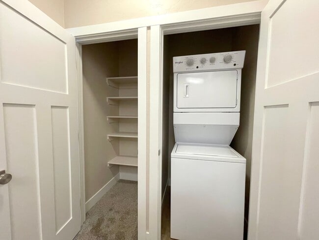 Building Photo - Beautiful 3br Townhome w 1-car Garage (2024)