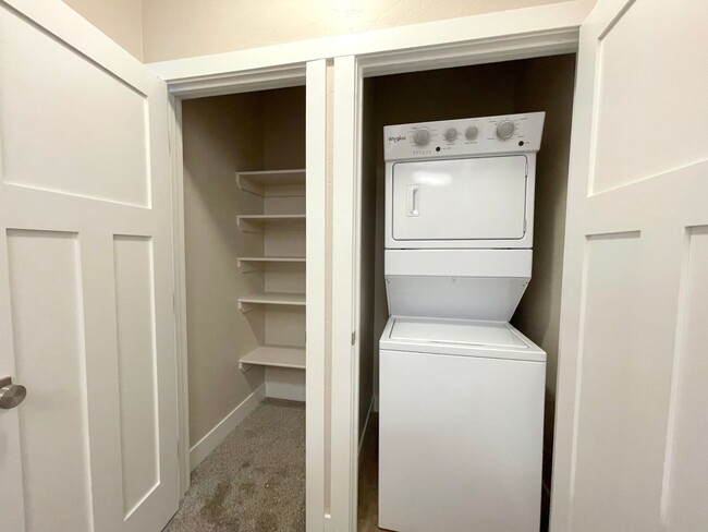 Building Photo - Bright 3br Townhome (New Build)