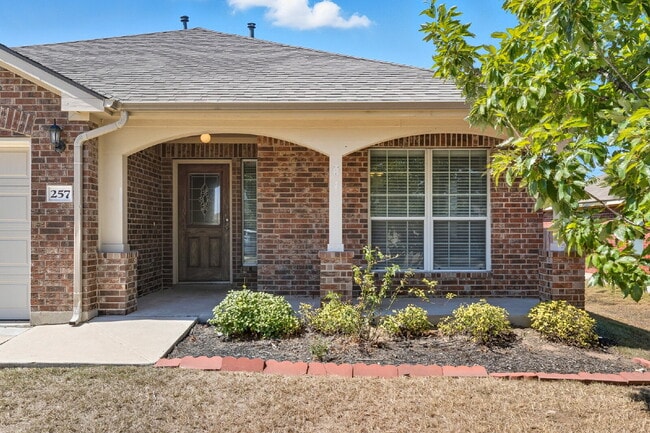 Building Photo - 3 Bedroom in Kyle with Fresh Paint Through...