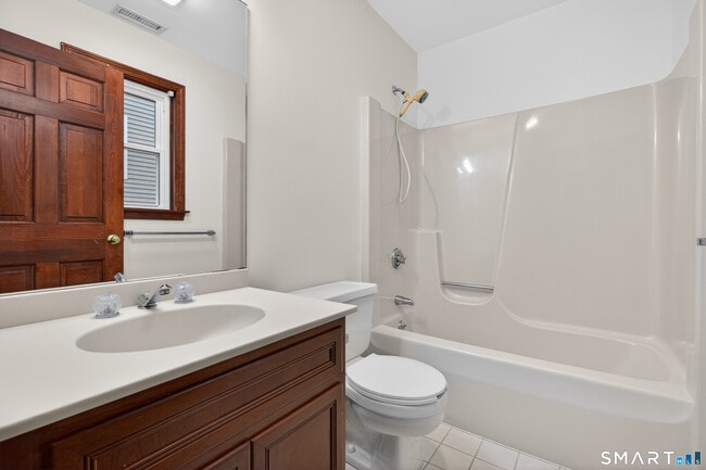 Building Photo - 82 Limewood Ave