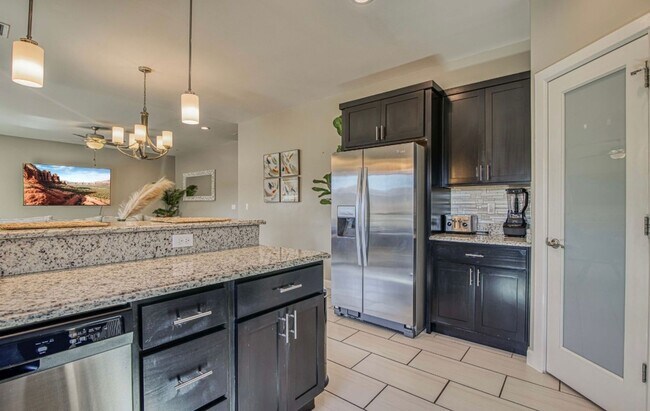 Building Photo - Furnished Eastside Beautiful 3 bed/2 baths for RENT Utilities & Wi-Fi INCLUDED