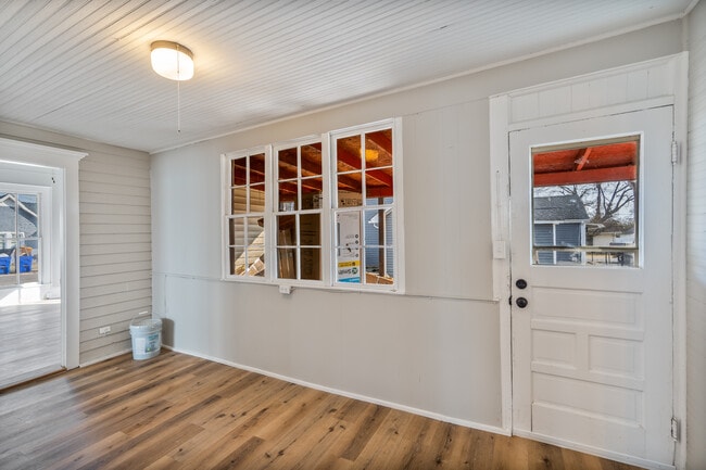 Building Photo - 319 Montague St