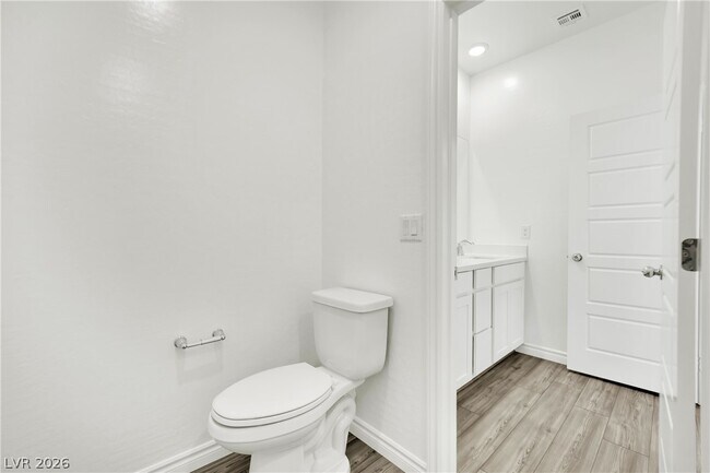 Building Photo - 600 N Carriage Hill Dr