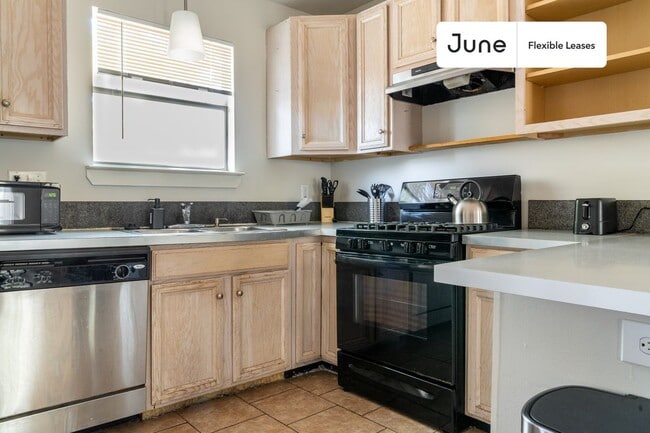 Building Photo - 1001 Gullett Street