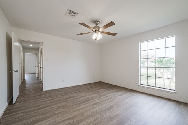 Building Photo - 3311 Palm Desert Ln