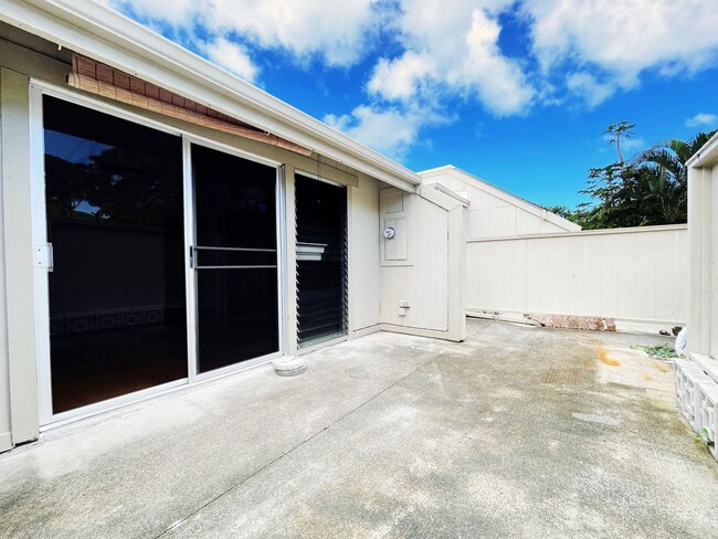 Building Photo - Spacious 3/2 in Kaneohe with Tropical Views
