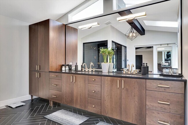 Building Photo - Luxury Ranch House on Champaign Country Club