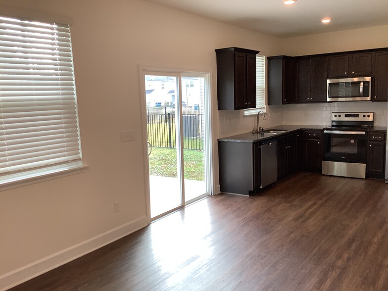 Building Photo - 10327 Watercrest Ct