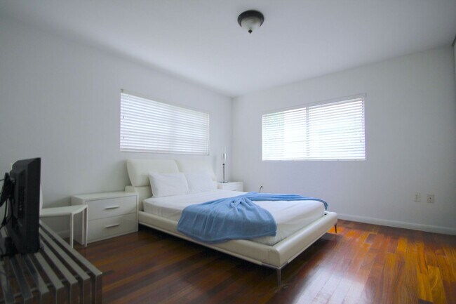 Building Photo - Beautiful garden unit with 1bed/1bath in t...
