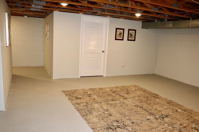Building Photo - 611 Cornwall Ct