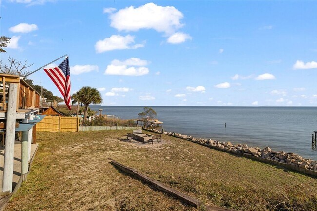 Building Photo - 13885 FL-20