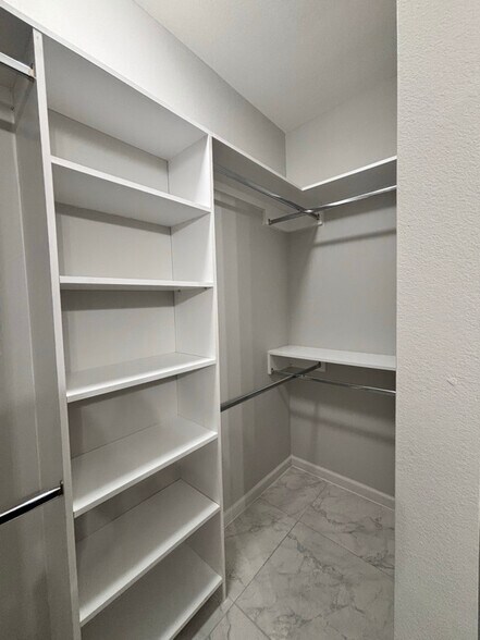 Building Photo - 703 Pedro St