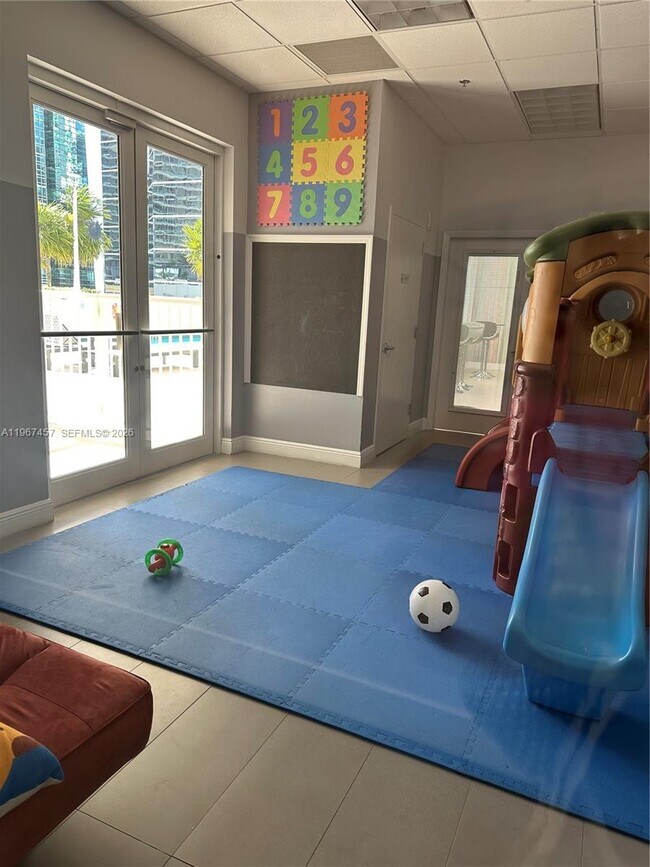 Building Photo - 1200 Brickell Bay Dr