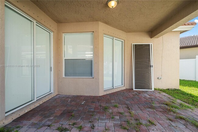 Building Photo - 3956 NE 11th Dr