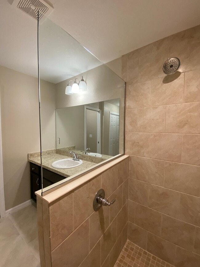 Building Photo - Custom Home - Desirable SW Dunnellon Neighborhood 3/2/2 **Won't Last**Available Soon!