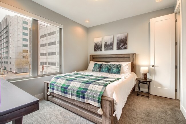 Building Photo - 1323 Elati St