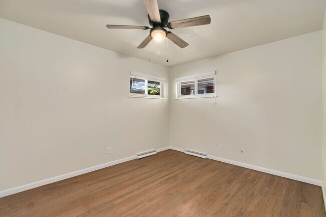 Building Photo - 1726 Cameo