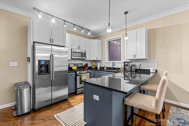 Building Photo - 1753 N Artesian Ave