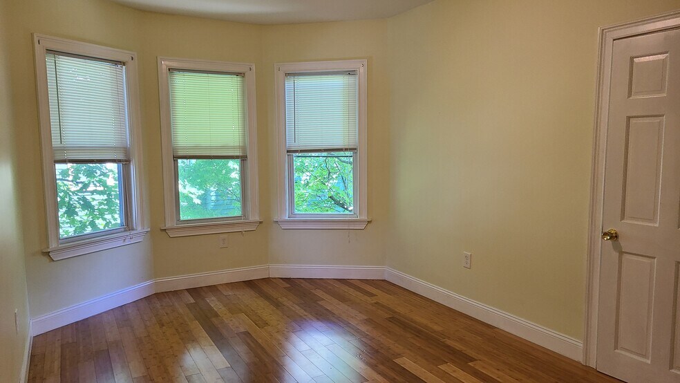 Large bed rooms - 9 Alban St