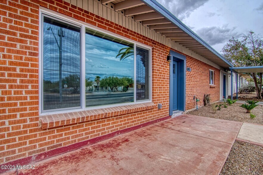 Building Photo - 892 E Glenn St