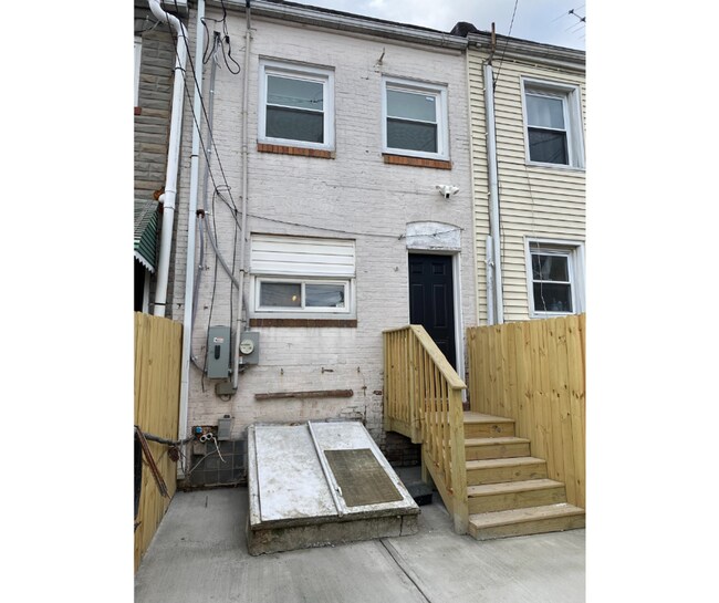 Building Photo - 3908 Claremont St