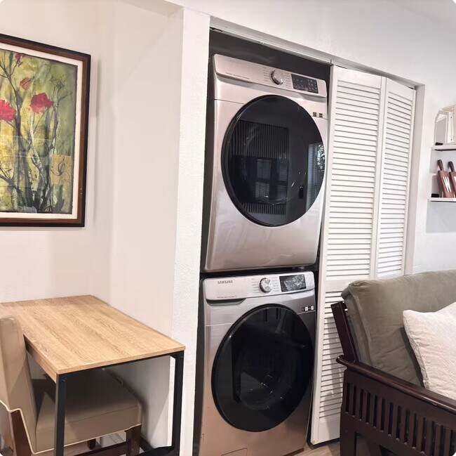Building Photo - 6835 Avenue Q