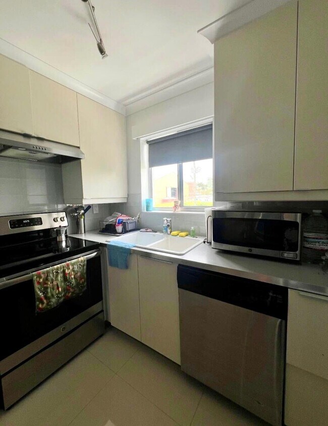 Building Photo - 209 Waterway Dr S