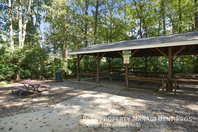 Building Photo - 9632 Nonquitt Dr