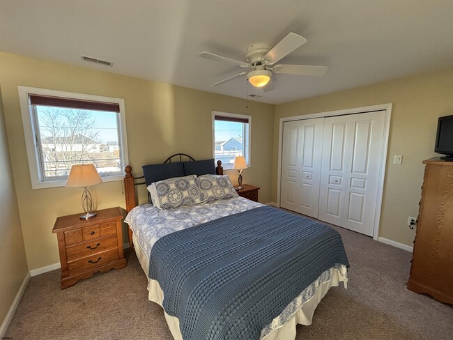 Building Photo - 802 N Harvard Ave