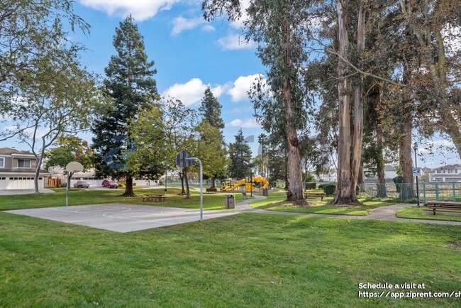 Building Photo - 2927 Sorrento Way