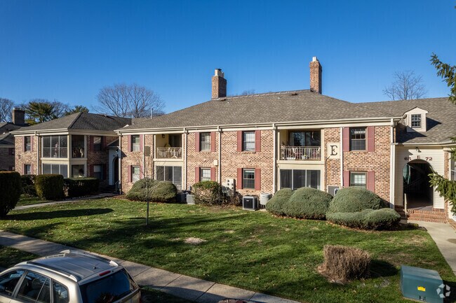 Building Photo - Weybridge Condominiums