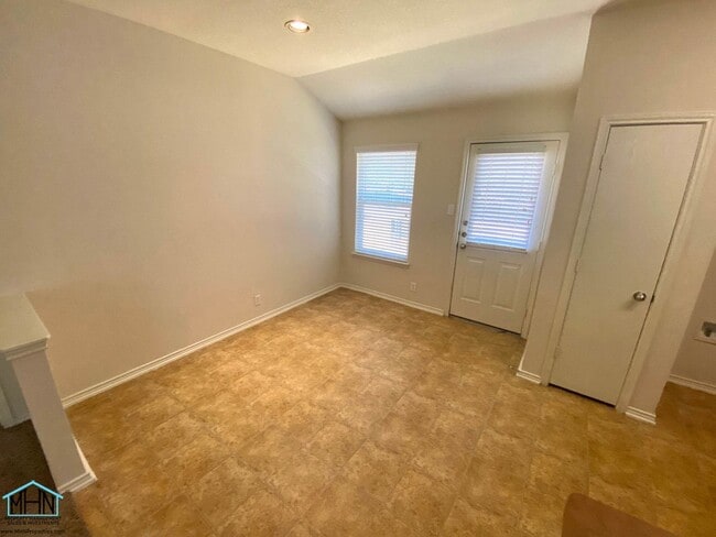 Building Photo - Inviting, Bright, Fresh, and Ready to Welc...