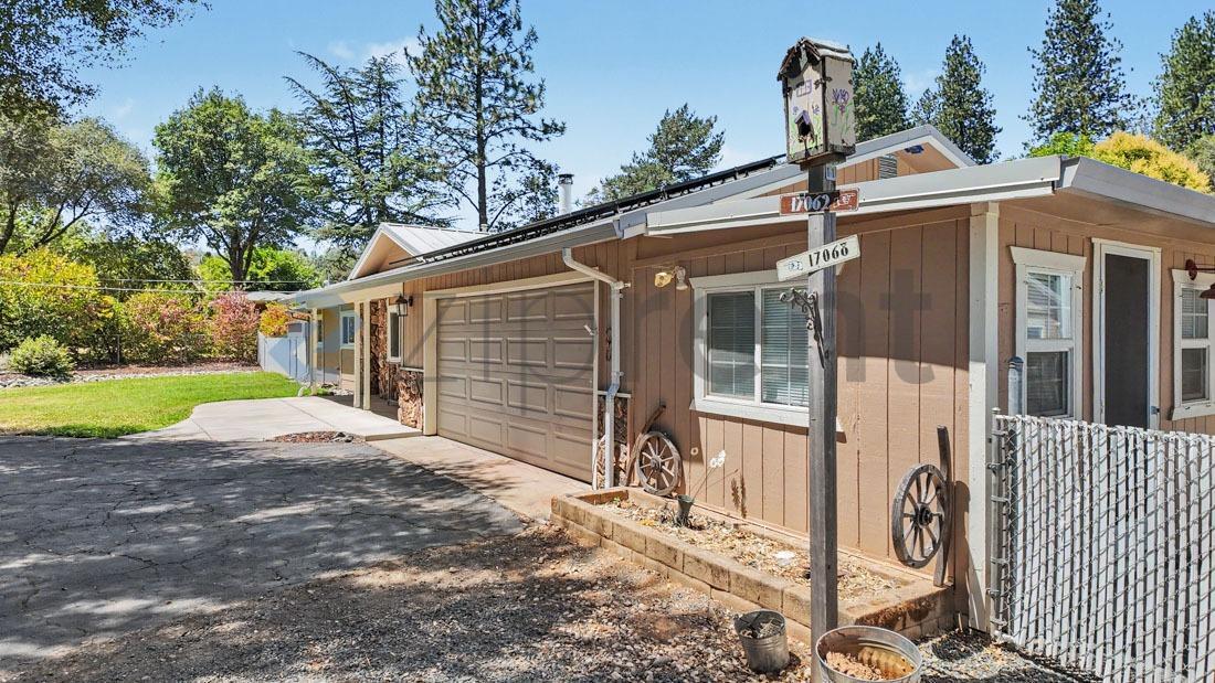 Building Photo - Unit