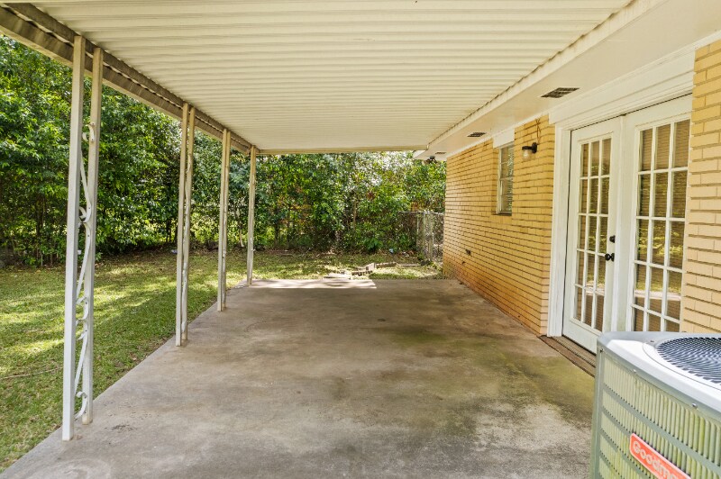 Building Photo - 124 Briarwood Dr