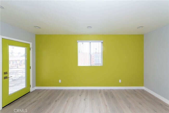 Building Photo - 527 W 80th St