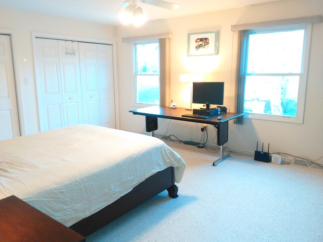 Building Photo - 145 Windwood Dr