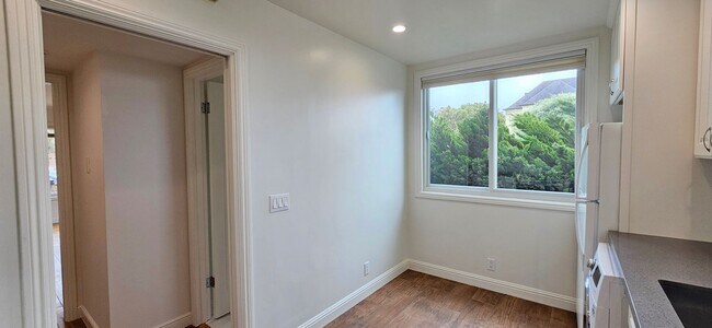 Building Photo - Golden Gate Heights: Remodeled, Spacious Studio w/ A/C, Laundry In-Unit and Dishwasher