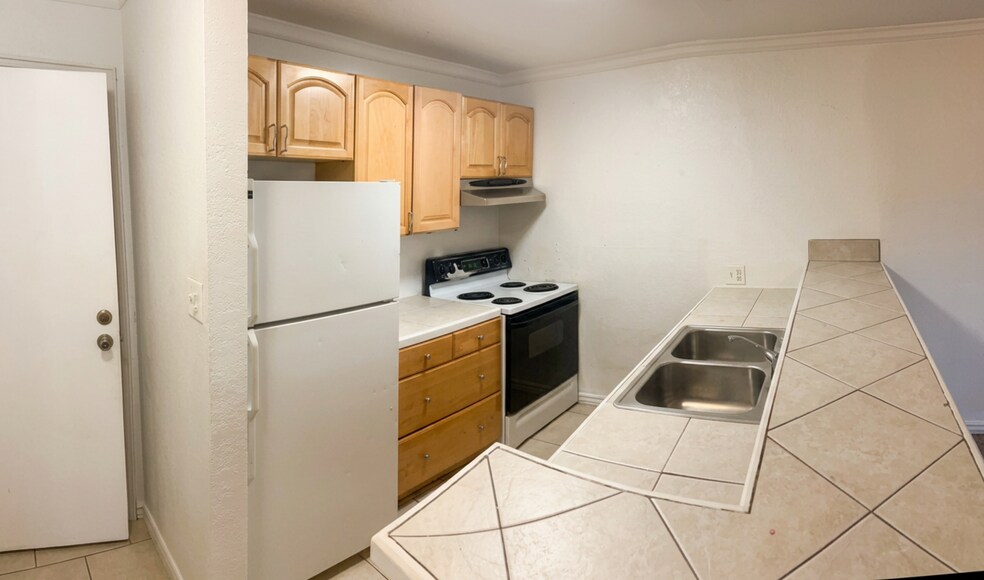 Building Photo - 707 W 96th Ave
