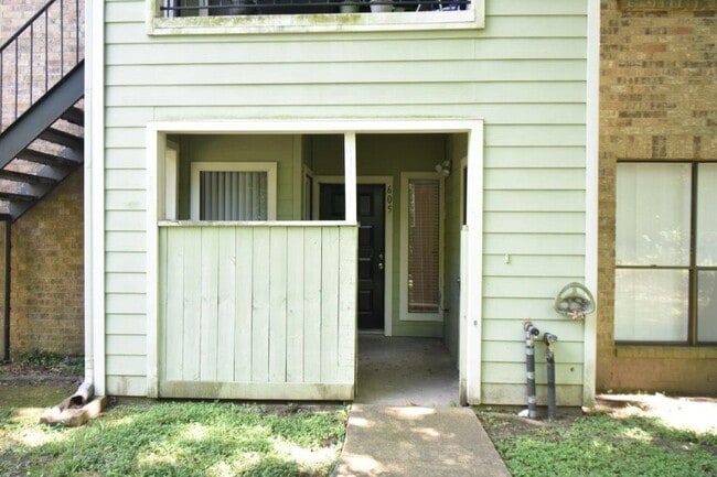 Building Photo - 6602 Harbor Town Dr