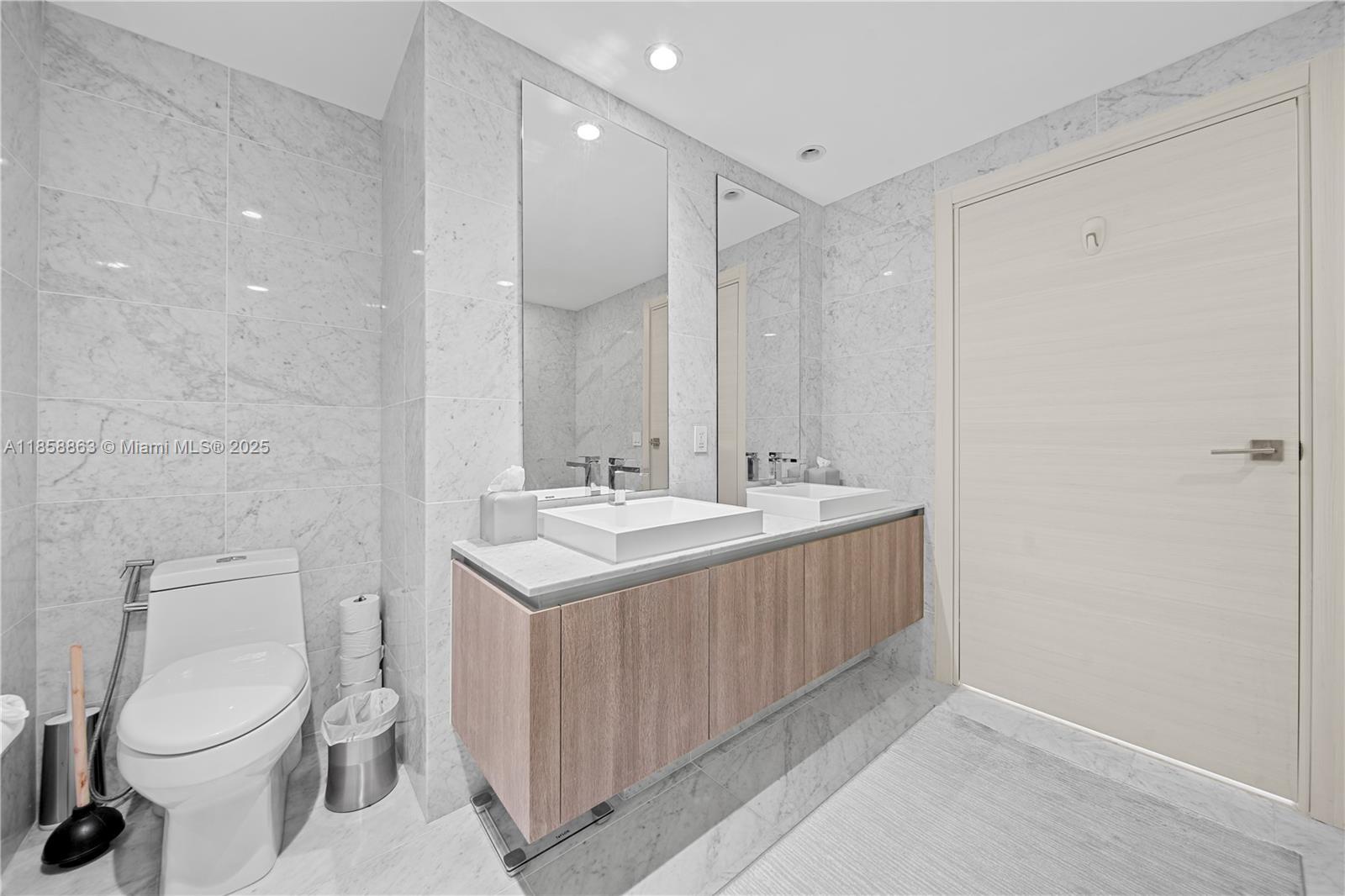 Building Photo - 801 S Miami Ave