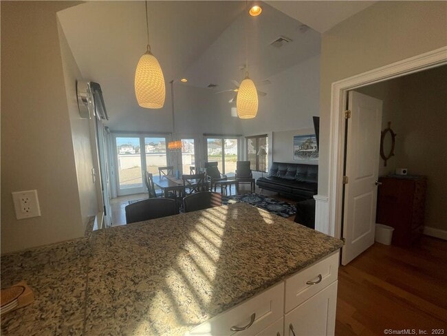 Building Photo - 21 Seaside Ln