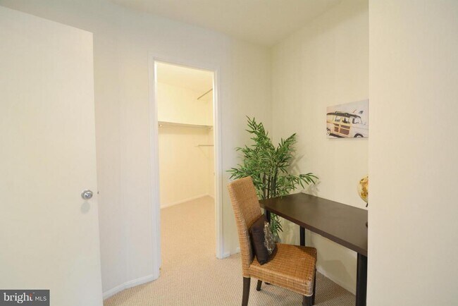 Building Photo - 307 Yoakum Pkwy